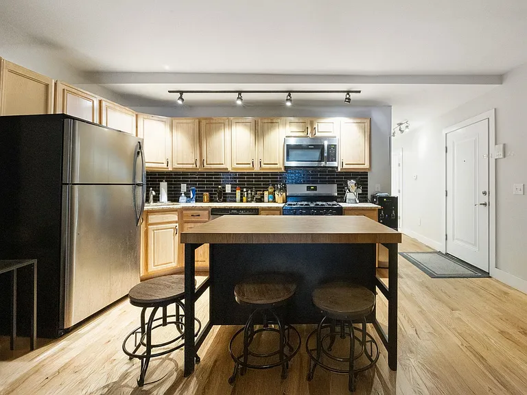 1017 Park Ave #G — Photo 3
