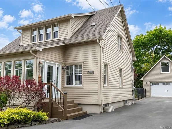 782 York St, Fredericton, NB E3B 3R8