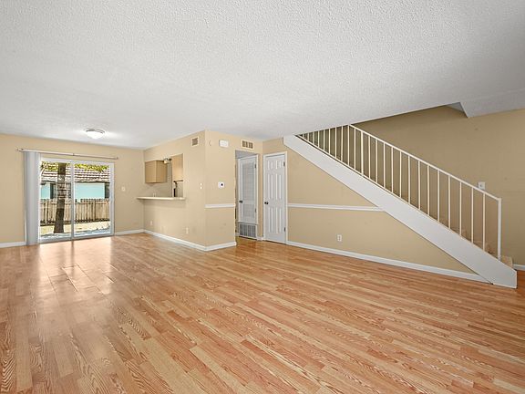 2nd image of 807 Castle Ridge Rd
