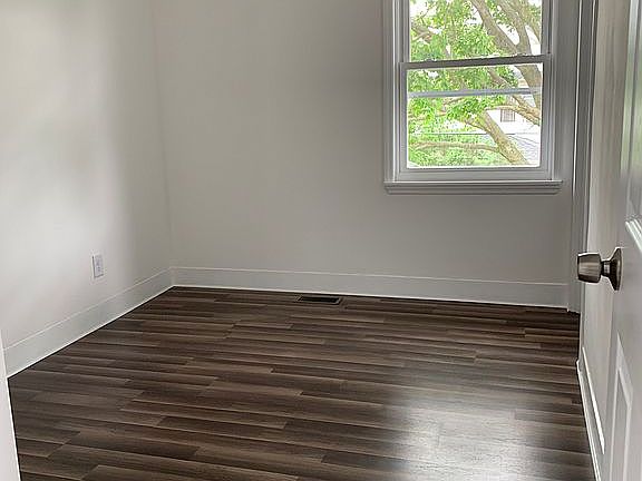 4th image of 155 No 9 Ave
