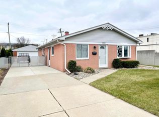 21520 Maple St, Saint Clair Shores, MI 48081