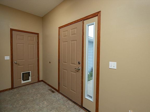 3rd image of 1108 2nd St SE