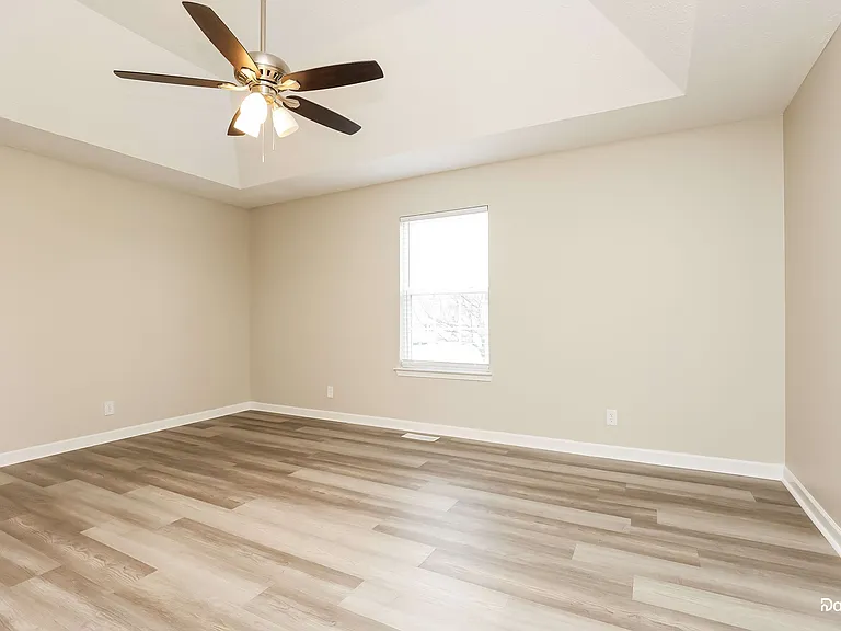 983 Hunters Ln — Photo 8