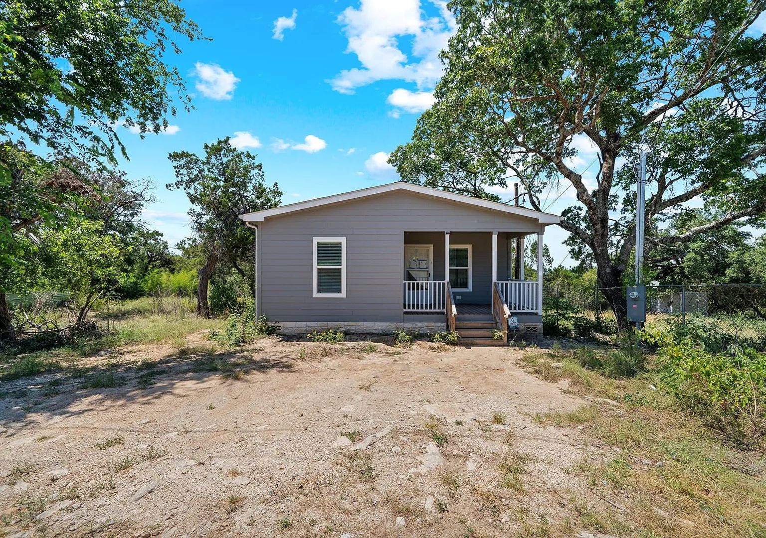 Beautifully Updated 3-Bedroom Home in Canyon Lake — Photo 1