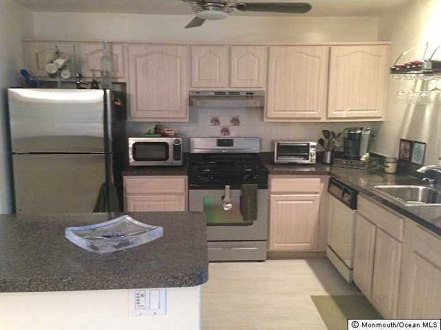 2nd image of 497 Hawthorne Pl