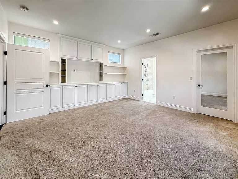 5960 Balcom Ave — Photo 44