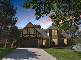 9021 W 113th St, Overland Park, KS 66210