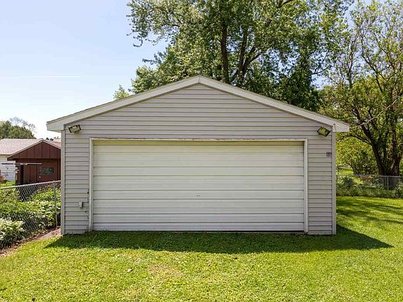 3rd image of 224 Elliott Ave