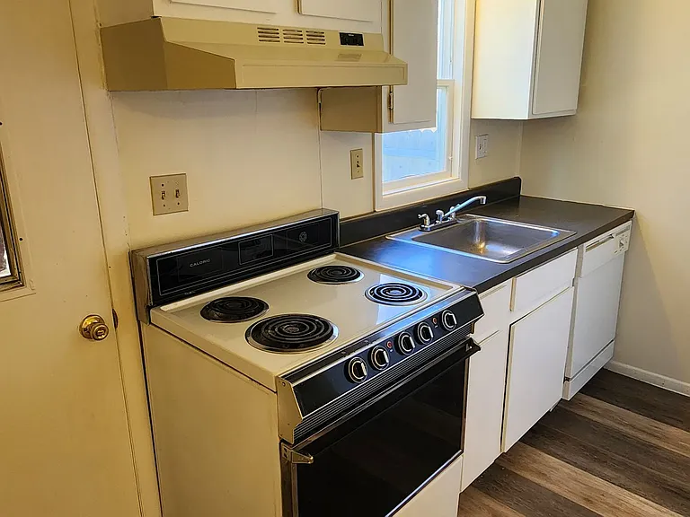 39 Medbury Ave — Photo 17