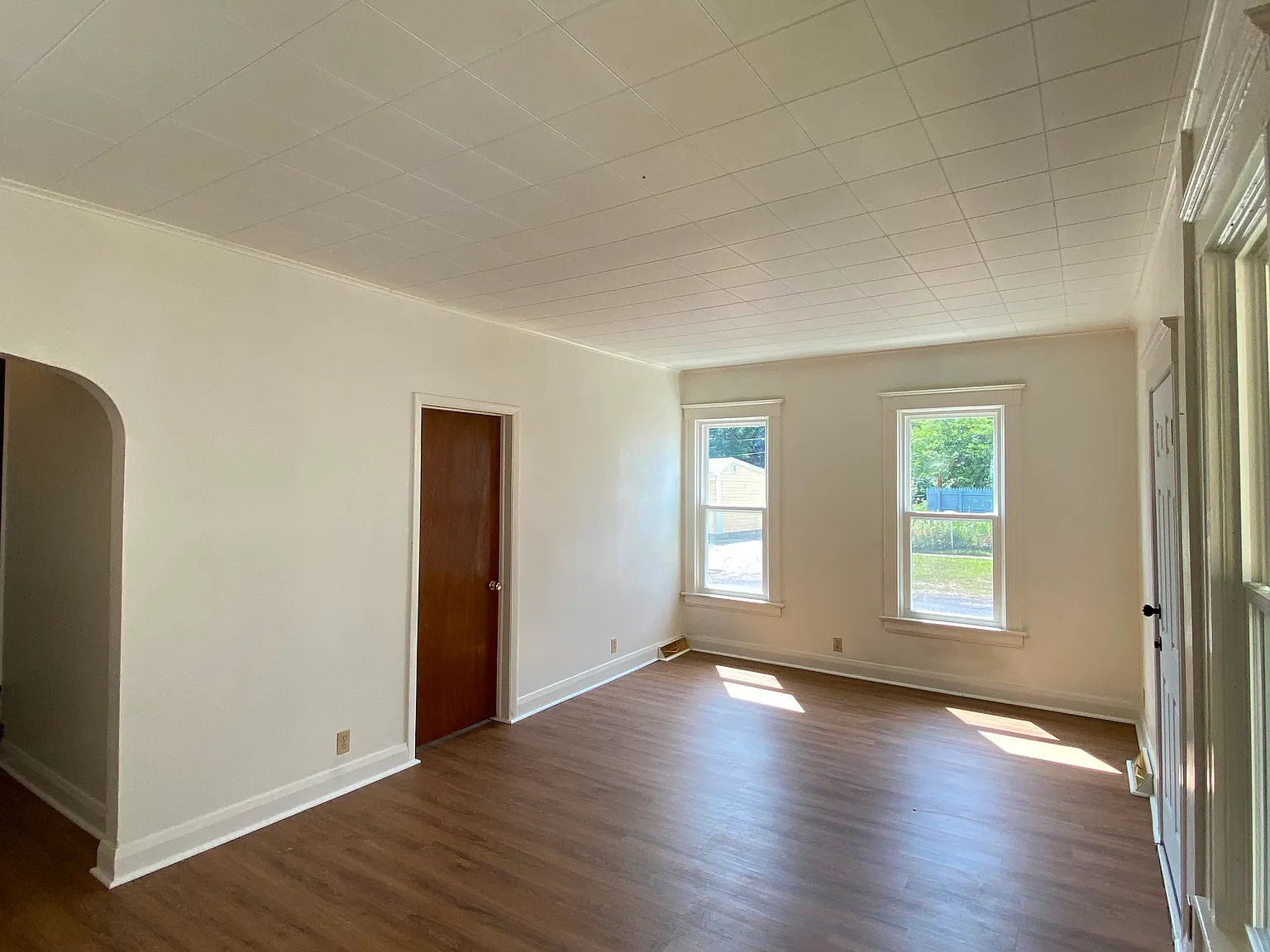 3 bed, 990 sqft, $1,200 — Photo 4