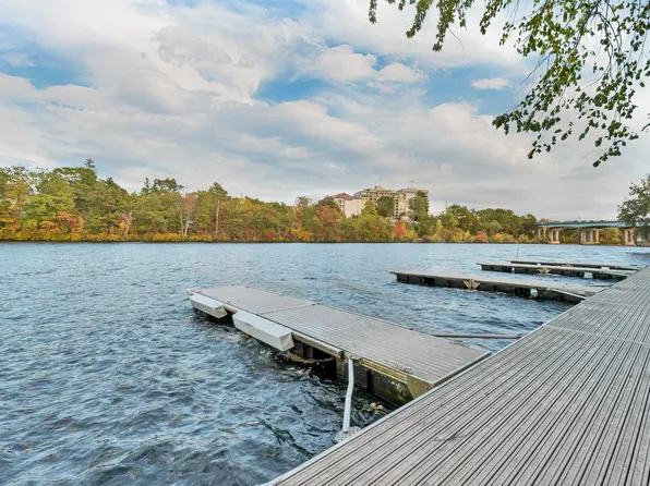 17 River Front Drive #3, Manchester, NH 03102