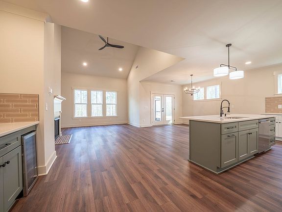 5th image of 108 Waterside Dr