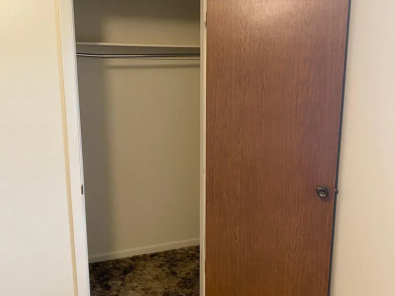 338 E Center St — Photo 22
