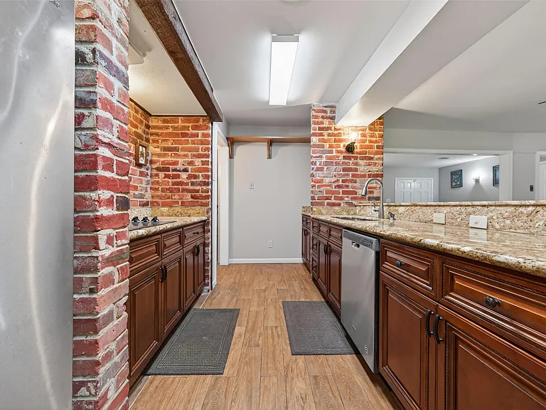 9310 Cliffwood Dr — Photo 11