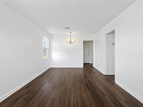 5th image of 2701 Rose Dr