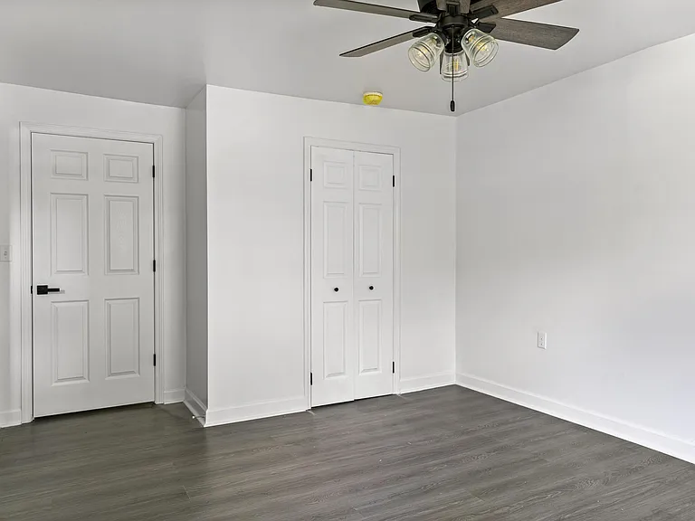 565 Louis St — Photo 21