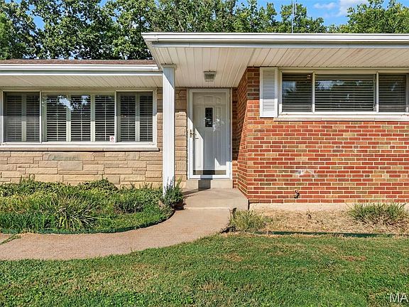 3rd image of 8848 Red Oak Dr