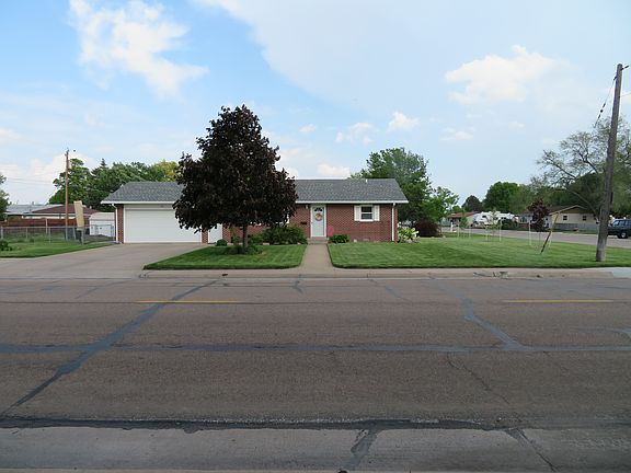 5th image of 421 S Bryan Ave