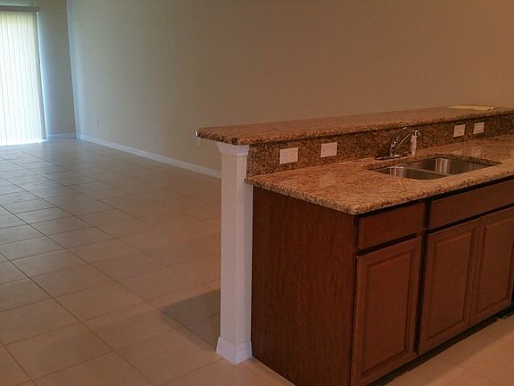 2nd image of 109-111 SE Twelve Terrace Cpe