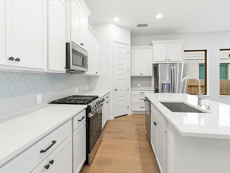 154 Blackborrow Dr — Photo 4