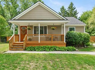 4781 Maycrest Dr, Waterford, MI 48328