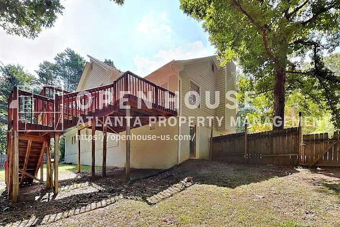101 Chantilly Ln — Photo 21