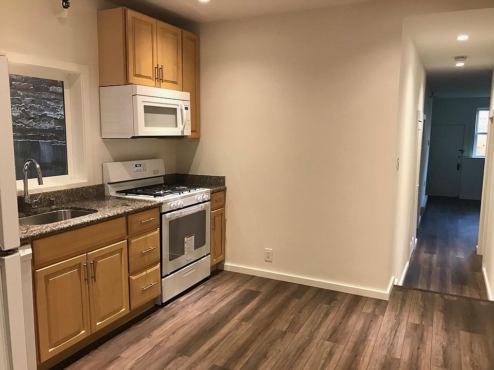 1st image of 823 Ashbury St #3