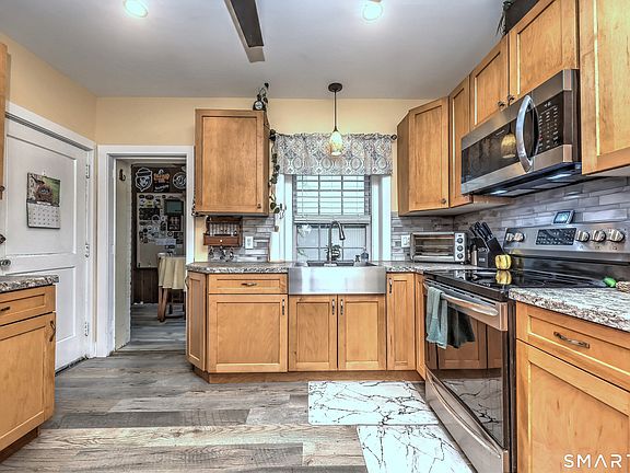 4th image of 610 Wilmot Avenue #4
