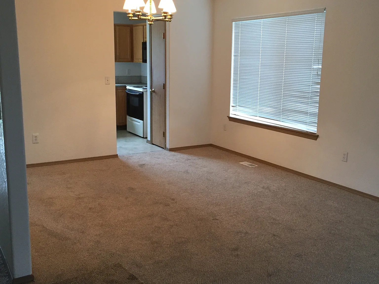 4 bed, 2.5 bath, 1749 sqft, $2,850 — Photo 4