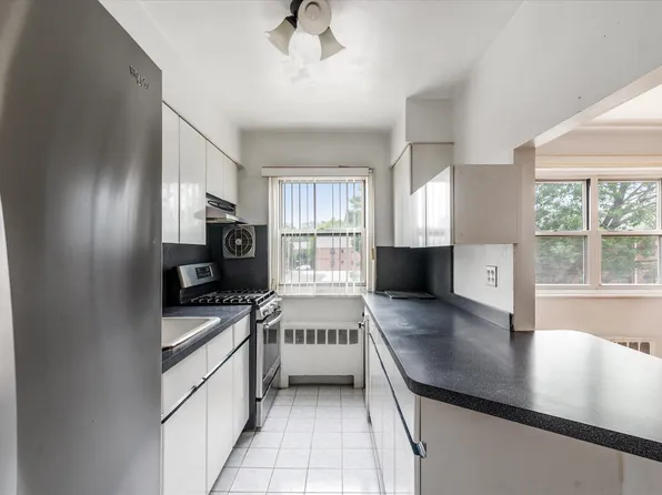 81-29 156th Avenue image 4 of 16