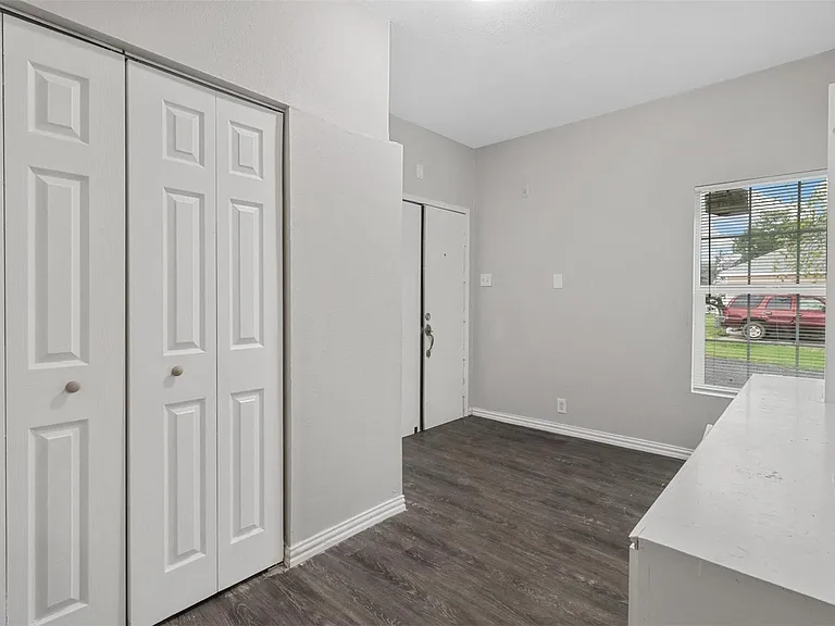 814 N Walnut St — Photo 9
