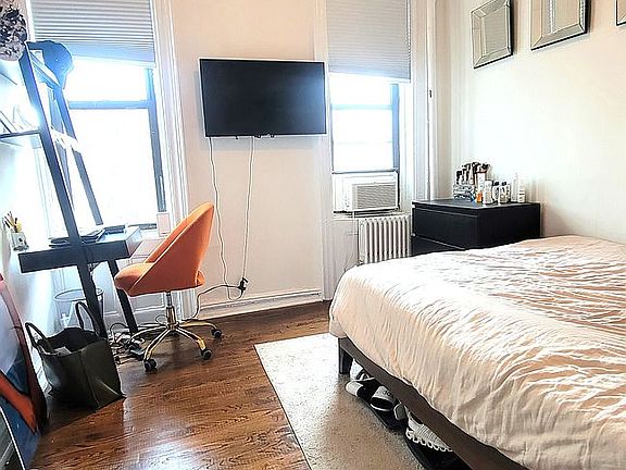 3rd image of 26 Grand St APT 20