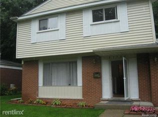23704 Barfield St, Farmington Hills, MI 48336