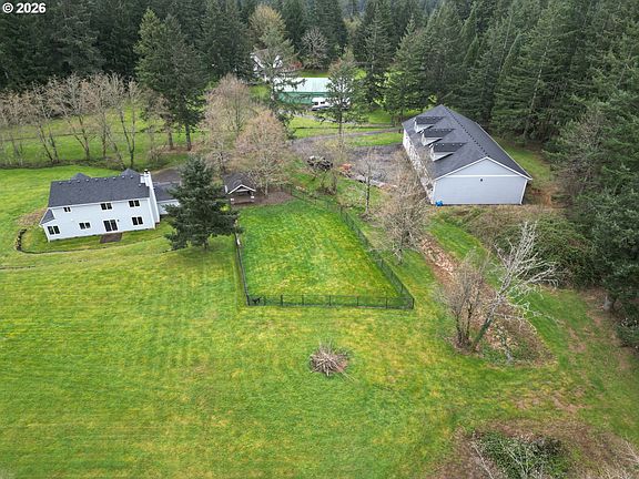 3rd image of 523 NE Squire Rd