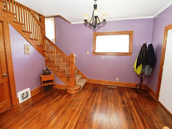 3rd image of 1354 E Walnut St