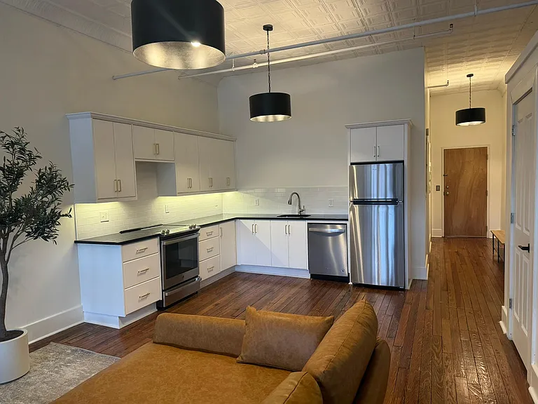 1120 Broad St #A — Photo 3