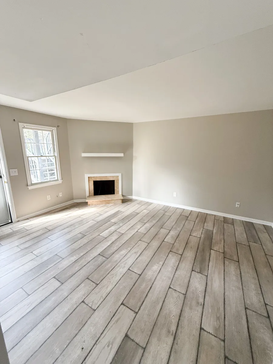 Building Photo - 2920 Chatsworth Rd #D