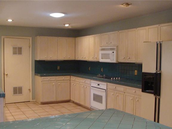5th image of 4703 S Frankfort Ave