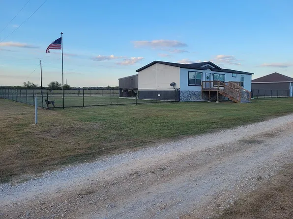72 Rosebud Ln, Gonzales, TX 78629
