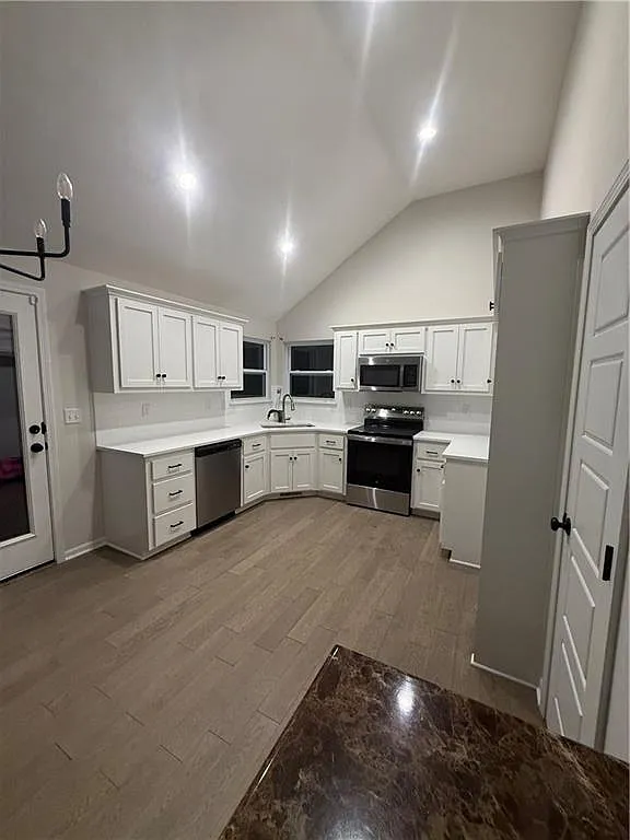 4 bed, 1950 sqft, $2,300 — Photo 4
