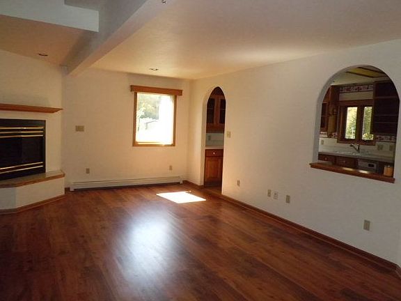 3rd image of 215 Park Dr
