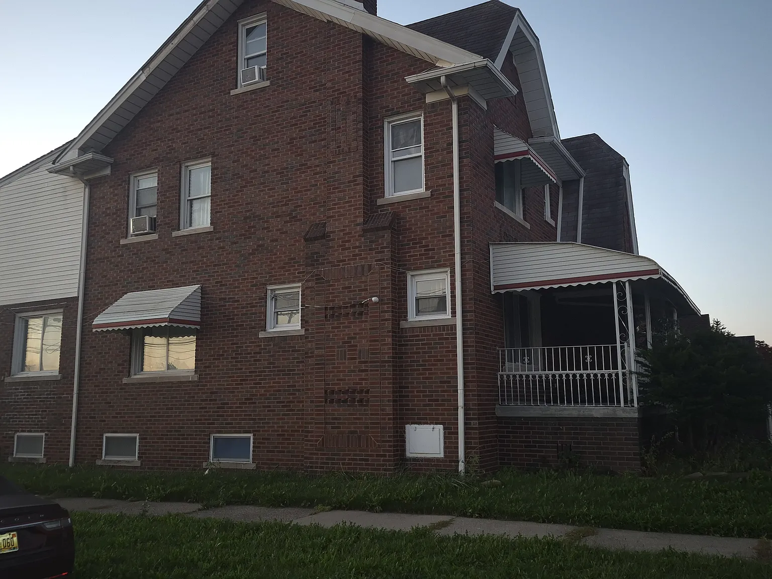 5 bed, 2.5 bath, 2792 sqft, $2,600 — Photo 3