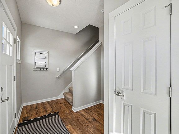3rd image of 158 Jade Ct