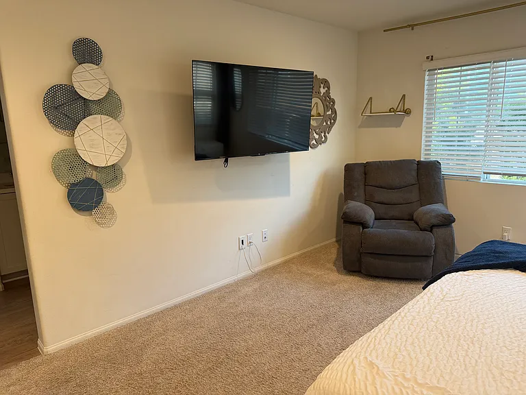 251 Saratoga Ct — Photo 26