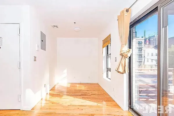 Rented by REAL New York | media 10