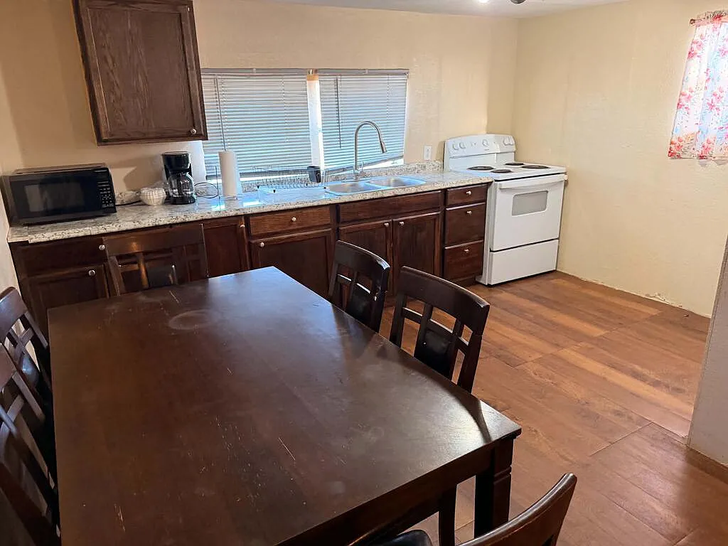 2 bed, 1.0 bath, 780 sqft, $2,750 — Photo 3