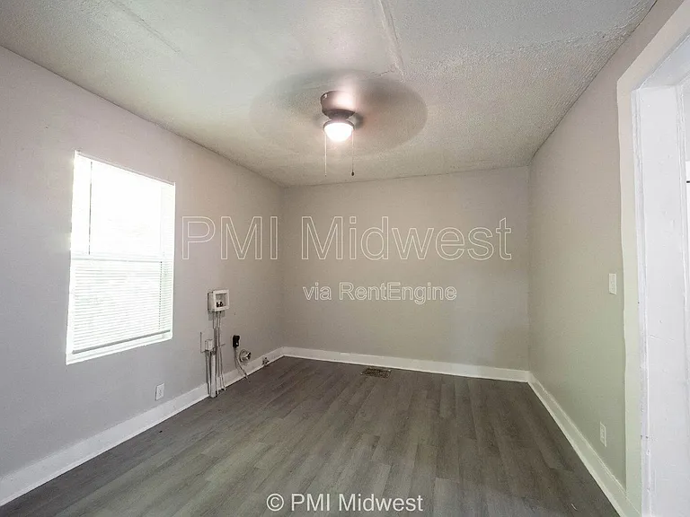 445 W 29th St — Photo 5