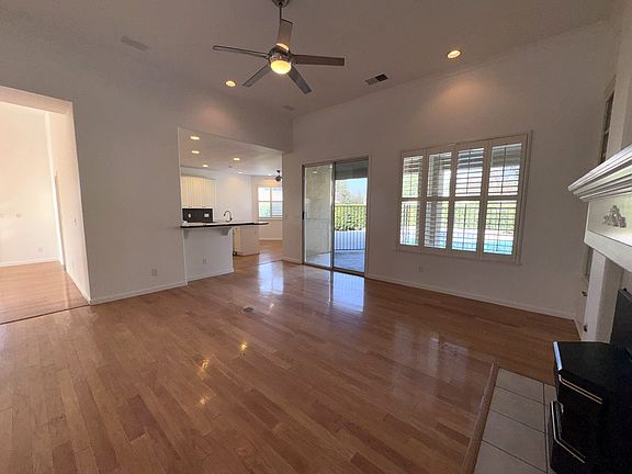 5th image of 553 W Fallbrook Ave #1