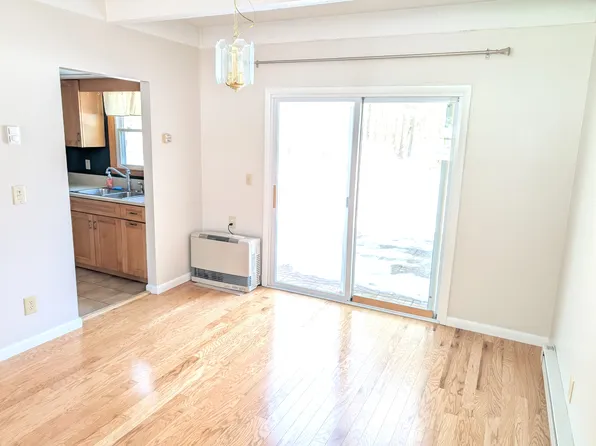 86 Pinecrest Dr Unit 1E, Essex Junction, VT 05452