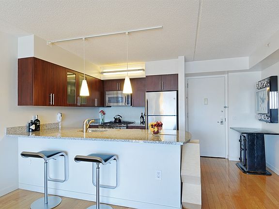 2nd image of 555 W 23rd St APT S9d